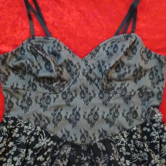 Hot topic COSMIC AURA SKELETON FAIRY LACE THIN STRAPS ZIP CLOSURE HANKY HEM - Picture 14 of 17